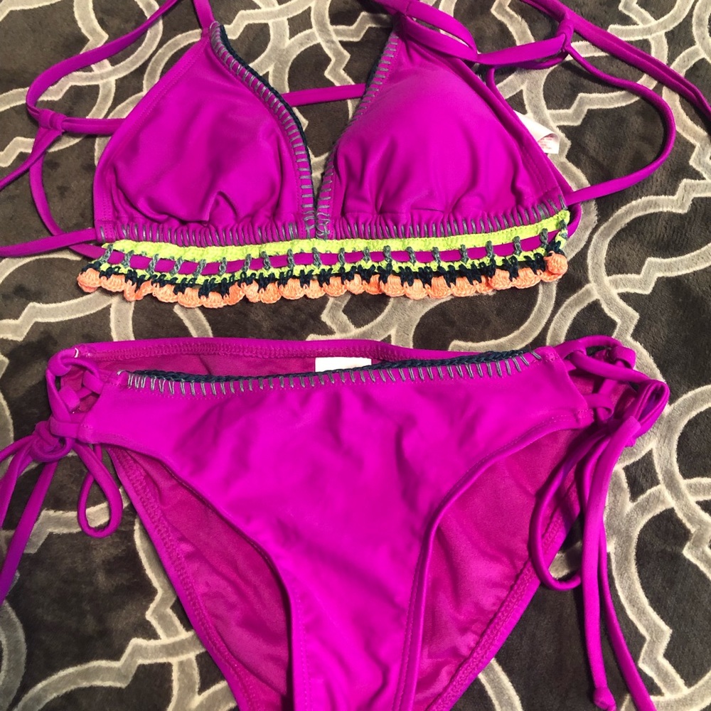 Bikini - Picture 3 of 3